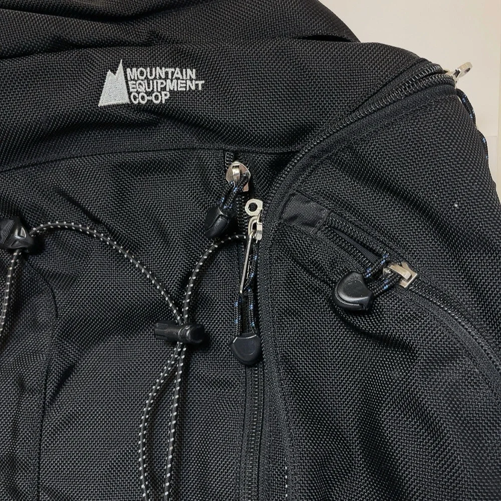 MEC Unisex Convertible Carry On Convertible Backpack In Black Color